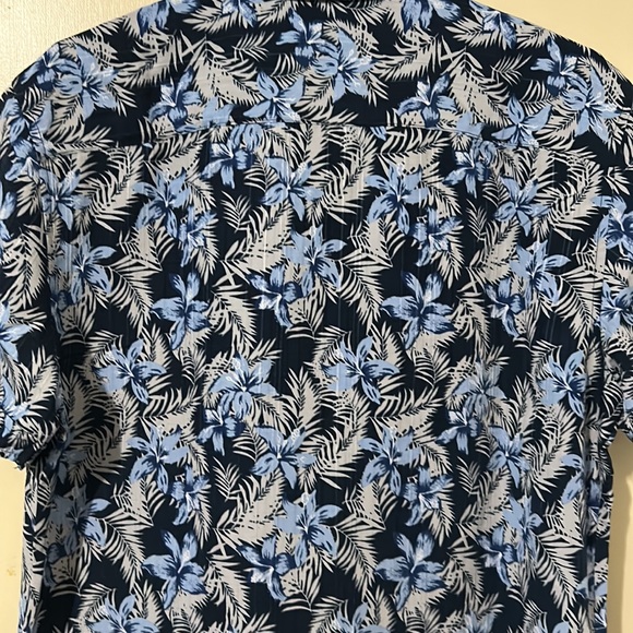 Nickel & Iron Hawaiian Print Men Collared and Button-down Shirt. NWT Size Large. - Picture 4 of 6